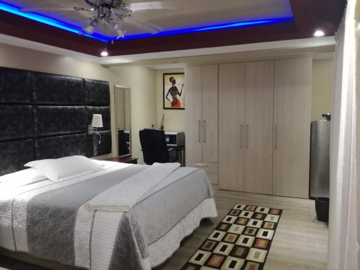 Max B&B Ист-Лондон Экстерьер фото
